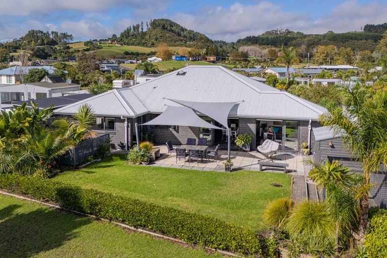 Photo of property in 28 Motukorure Parade, Cooks Beach, Whitianga, 3591