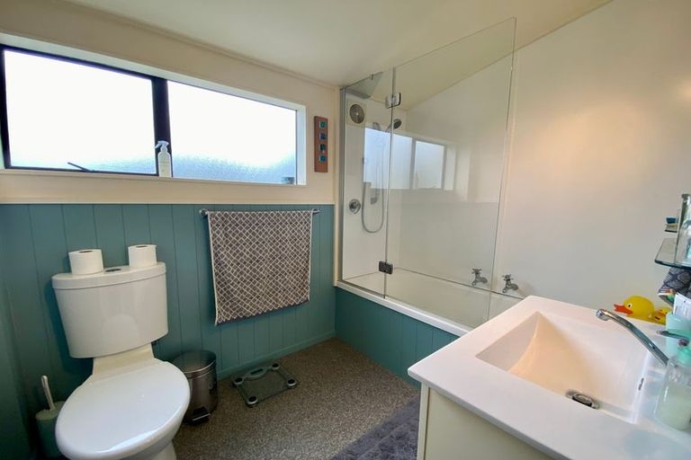 Photo of property in 8 Escort Grove, Awapuni, Palmerston North, 4412