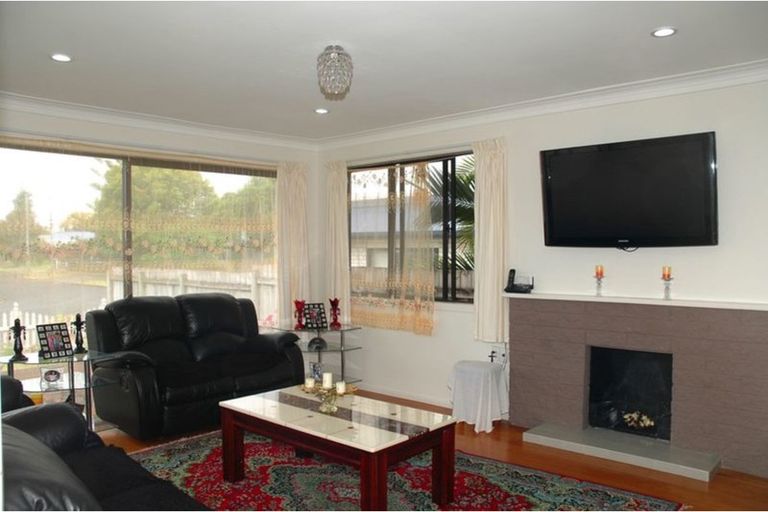 Photo of property in 11 Tiraumea Drive, Pakuranga, Auckland, 2010