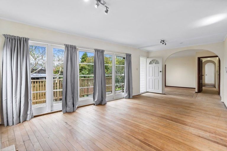 Photo of property in 6 Palmer Avenue, Glen Eden, Auckland, 0602