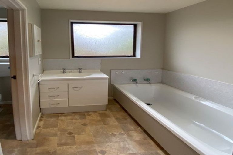 Photo of property in 39 Dunbarton Street, Redwood, Christchurch, 8051