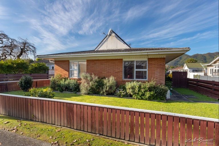 Photo of property in 4/14 Fuller Grove, Woburn, Lower Hutt, 5010