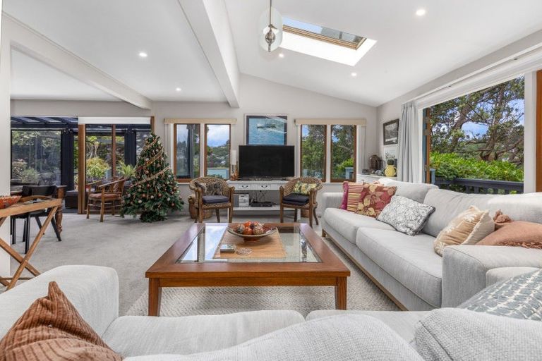 Photo of property in 48 Seaview Road, Paremata, Porirua, 5024