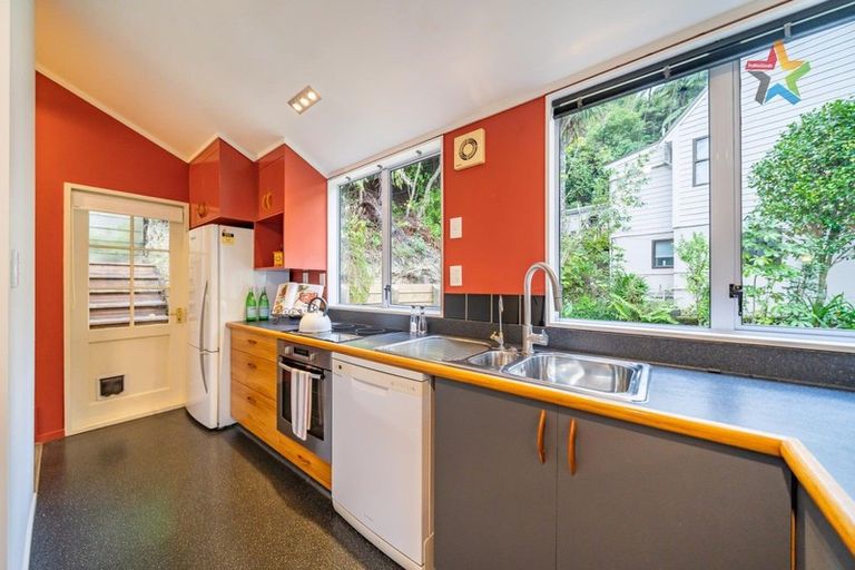 Photo of property in 117 Tirohanga Road, Tirohanga, Lower Hutt, 5010