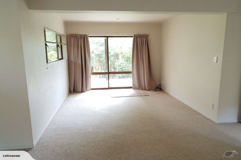 Photo of property in 17 Pluto Place, Beach Haven, Auckland, 0626