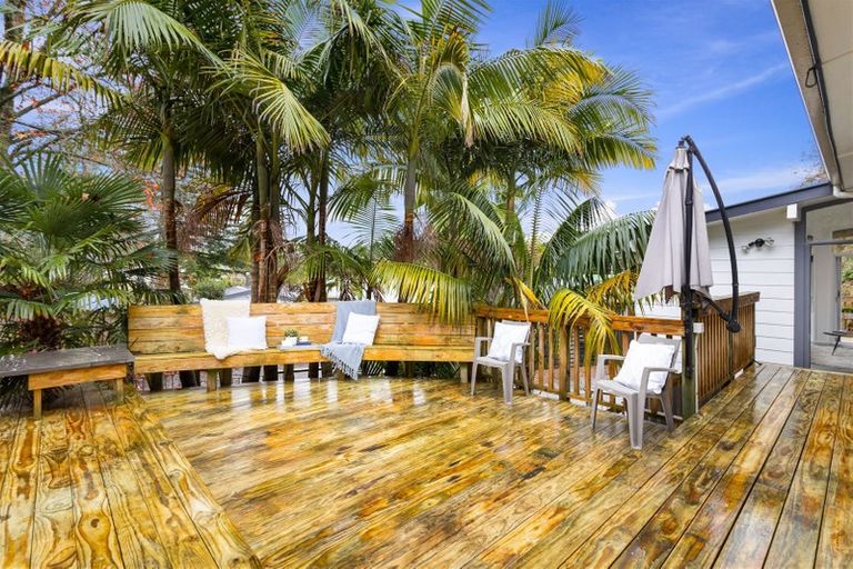 Photo of property in 10 Wirihana Road, Titirangi, Auckland, 0604