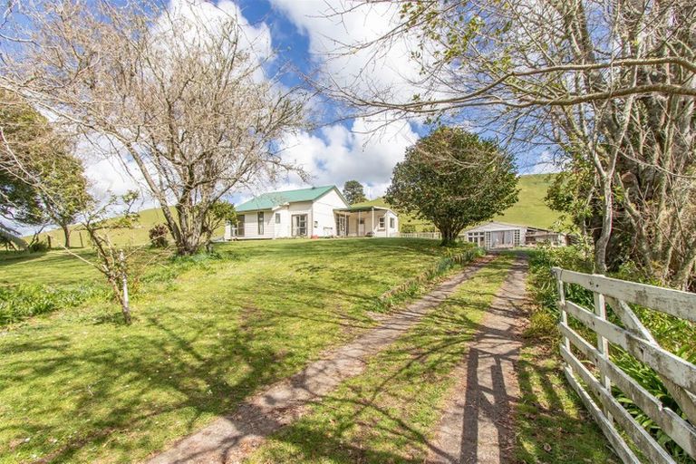 Photo of property in 1959 Tarata Road, Tarata, Inglewood, 4387