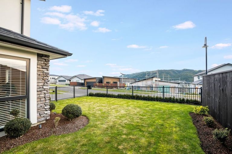 Photo of property in 11 Te Hoiere Street, Aotea, Porirua, 5024
