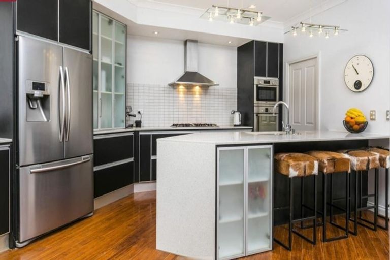 Photo of property in 2 Oscar Road, Greenhithe, Auckland, 0632