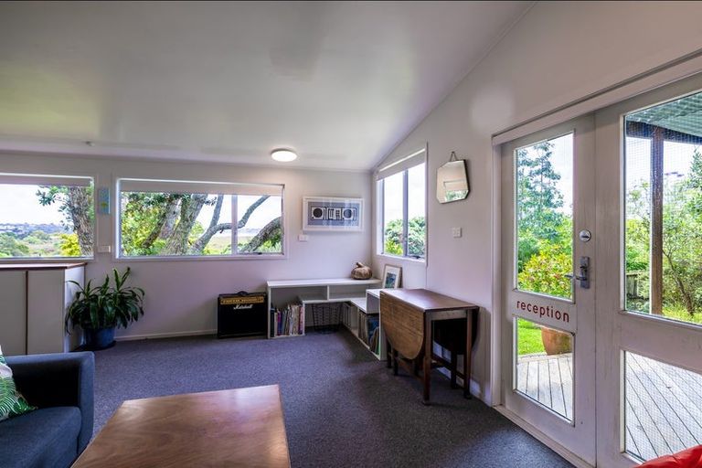 Photo of property in 40 Gill Avenue, Te Atatu Peninsula, Auckland, 0610