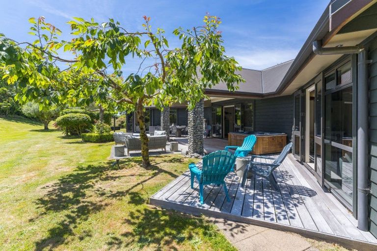 Photo of property in 208 Mapara Road, Acacia Bay, Taupo, 3385