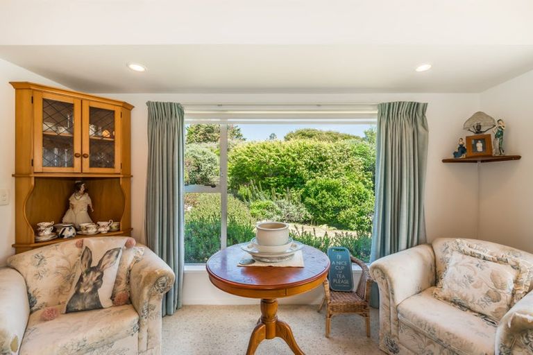 Photo of property in 20 Freyberg Crescent, Waikanae Beach, Waikanae, 5036