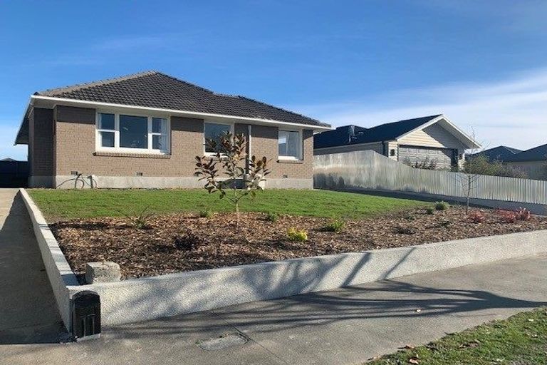 Photo of property in 74 Bickerton Street, Wainoni, Christchurch, 8061
