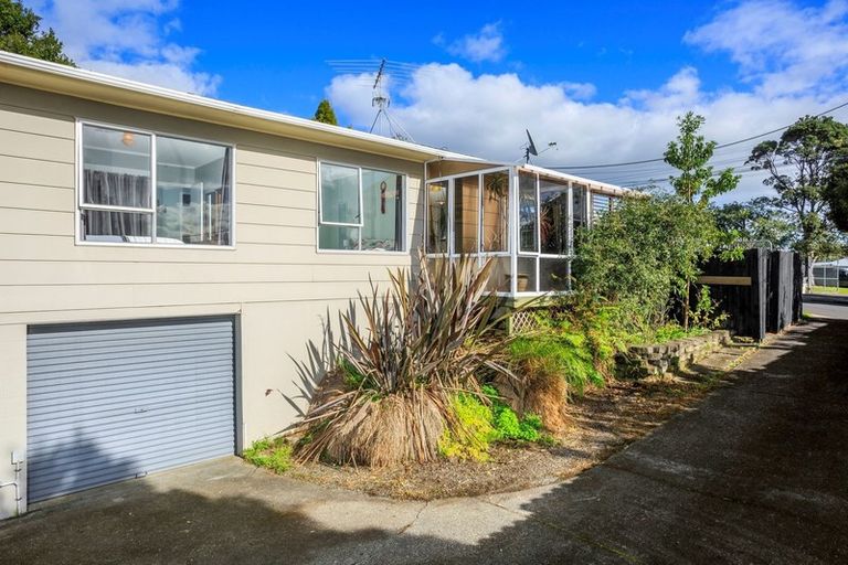 Photo of property in 1/11 Kahika Road, Birkdale, Auckland, 0626