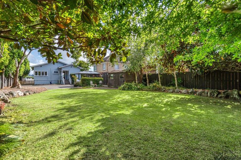 Photo of property in 6 Waterfront Road, Mangere Bridge, Auckland, 2022