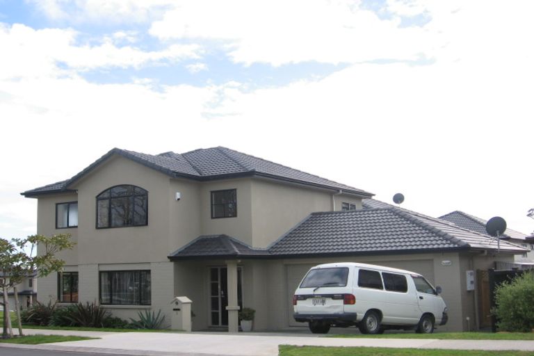 Photo of property in 2 Bridgefield Crescent, Flat Bush, Auckland, 2016