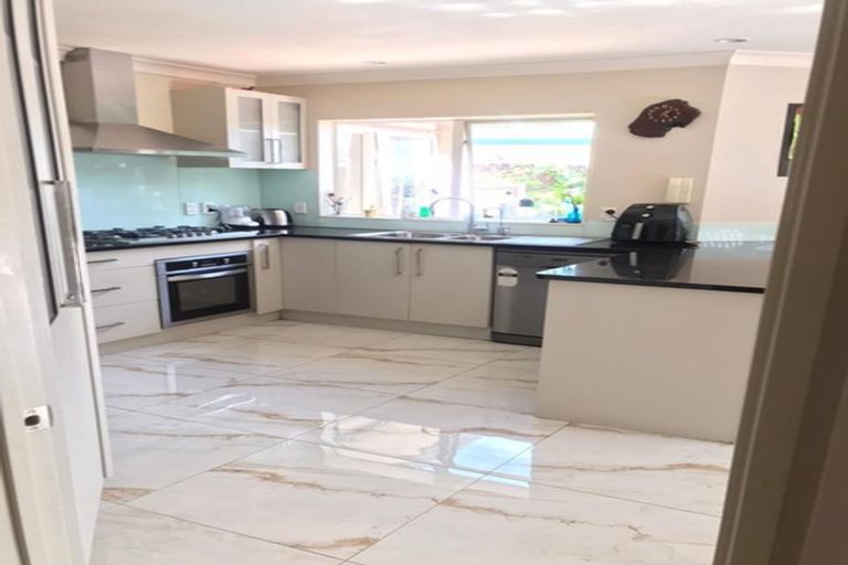 Photo of property in 100 Westerham Drive, Dannemora, Auckland, 2016