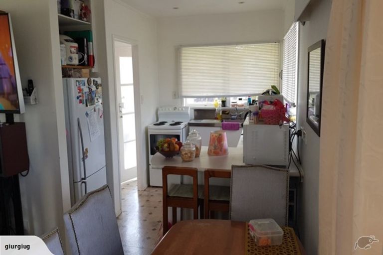 Photo of property in 1/10 Ayton Drive, Totara Vale, Auckland, 0629