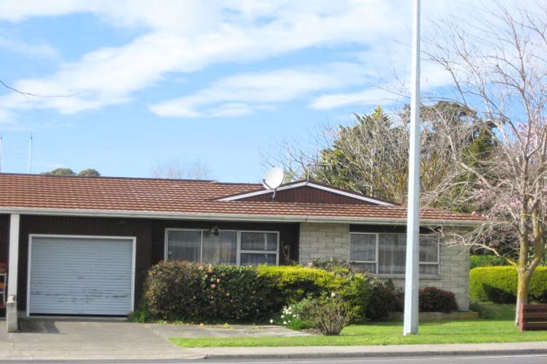Photo of property in 2/90 Napier Road, Havelock North, 4130