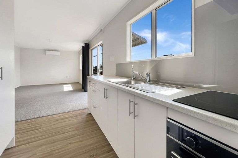 Photo of property in 25 West Harbour Drive, West Harbour, Auckland, 0618