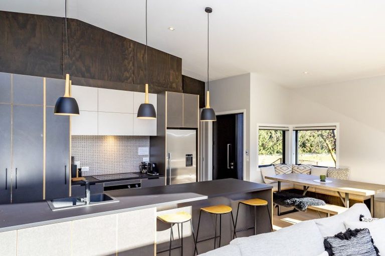 Photo of property in 61 Mcdonnell Road, Arrowtown, 9302