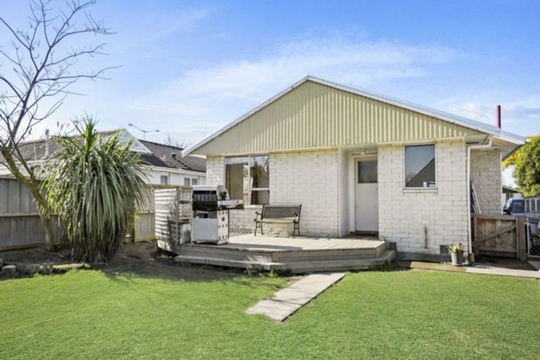 Photo of property in 355 Main North Road, Redwood, Christchurch, 8051