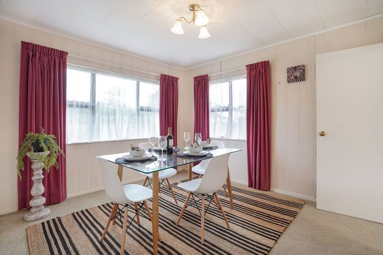 Photo of property in 124 Amberley Avenue, Highbury, Palmerston North, 4412