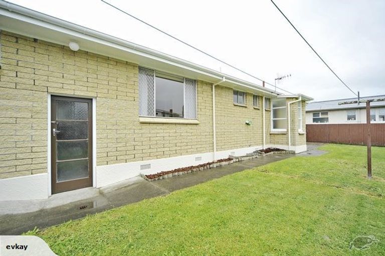 Photo of property in 2 Nairn Crescent, Awapuni, Palmerston North, 4412