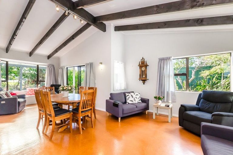 Photo of property in 27 Eruini Street, Waikanae Beach, Waikanae, 5036