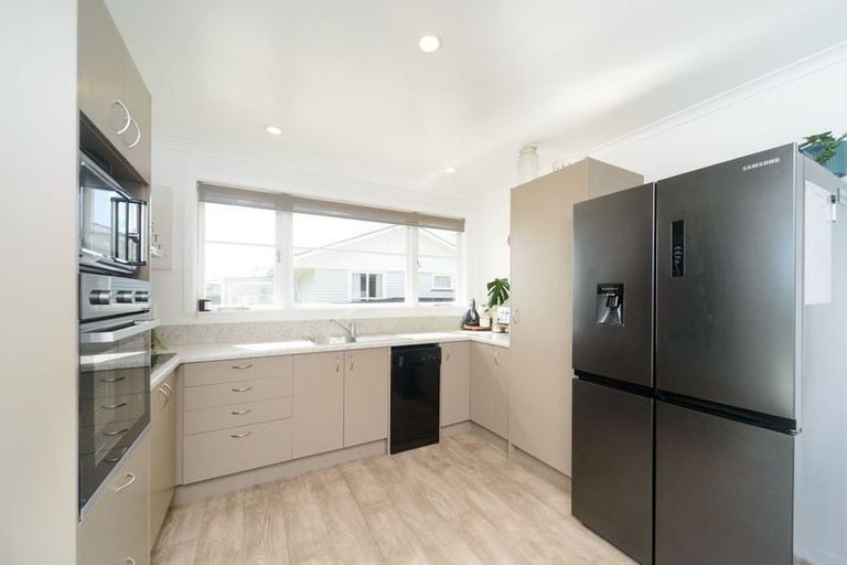 Photo of property in 8 Peters Avenue, Cloverlea, Palmerston North, 4412