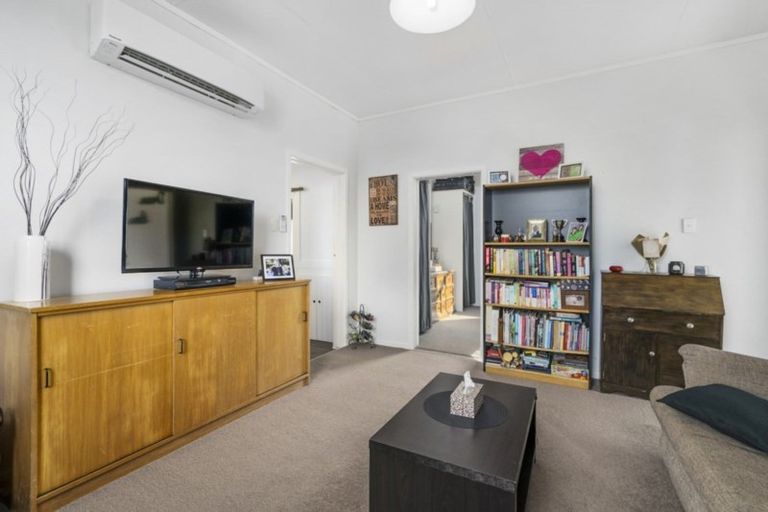 Photo of property in 19 Severn Street, Rongotea, 4476