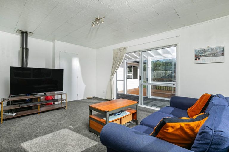 Photo of property in 11 Landsdale Place, Massey, Auckland, 0614