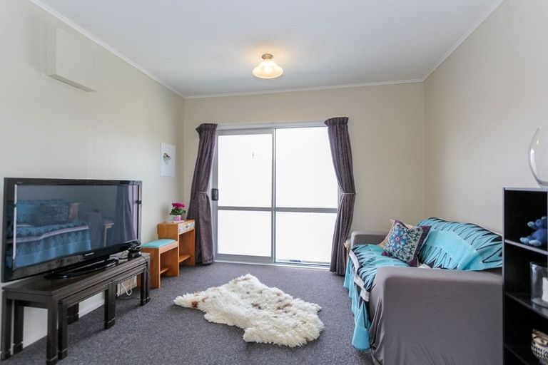 Photo of property in 2/14 Huatoki Street, Vogeltown, New Plymouth, 4310