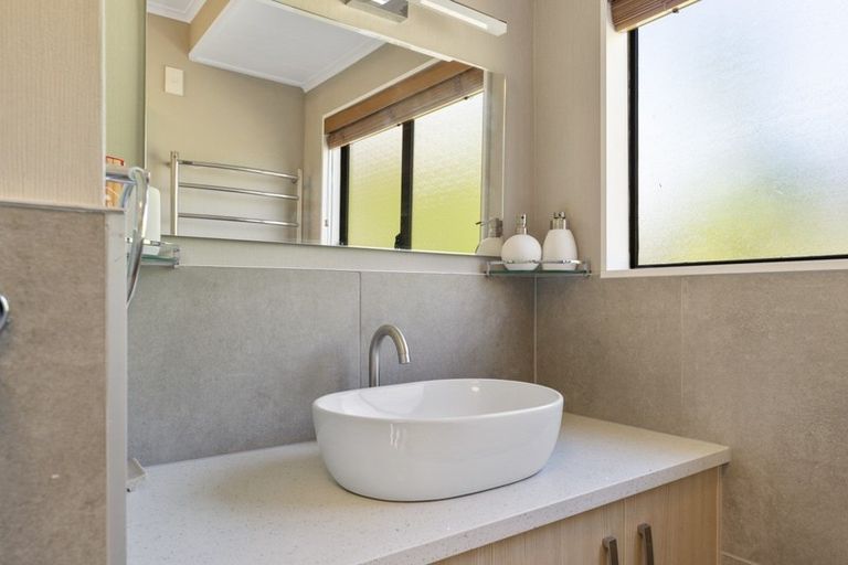 Photo of property in 18 Shera Street, Acacia Bay, Taupo, 3330