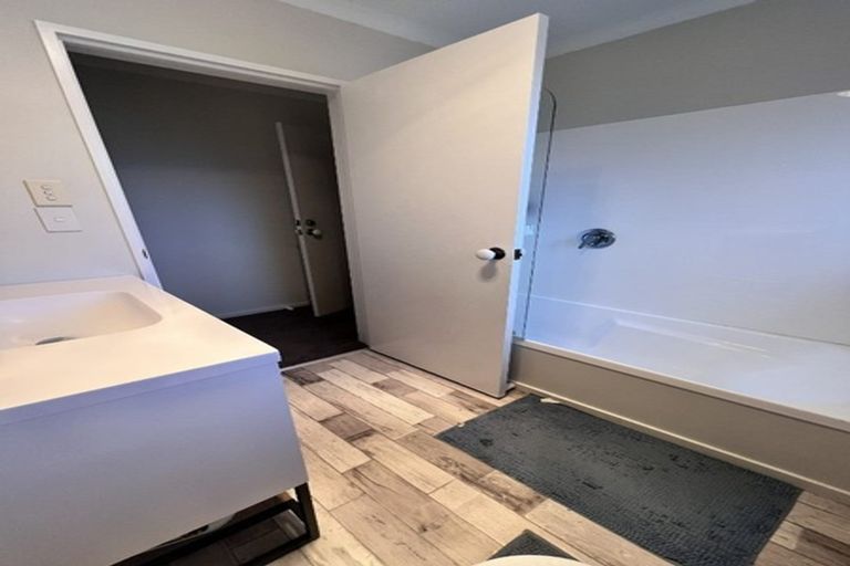 Photo of property in 2/766 Whangaparaoa Road, Manly, Whangaparaoa, 0930