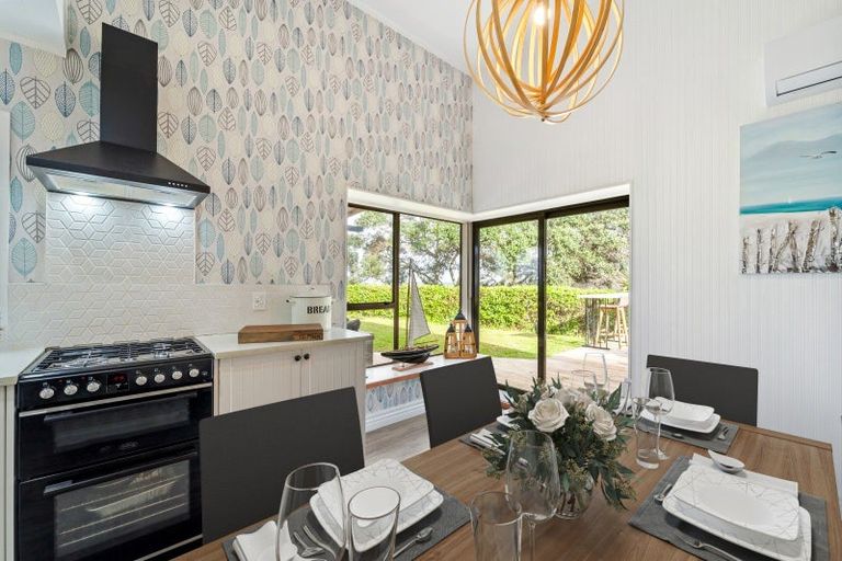 Photo of property in 881a Whangaparaoa Road, Manly, 0930