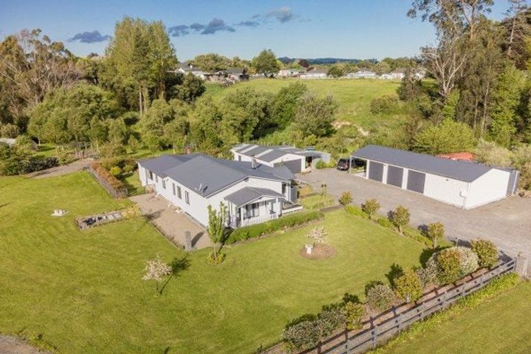 Photo of property in 100 Cole Street, Dannevirke, 4930