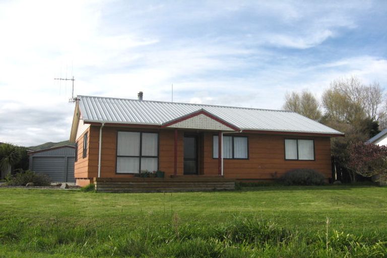Photo of property in 40 Matipo Street, Tokomaru, Palmerston North, 4474