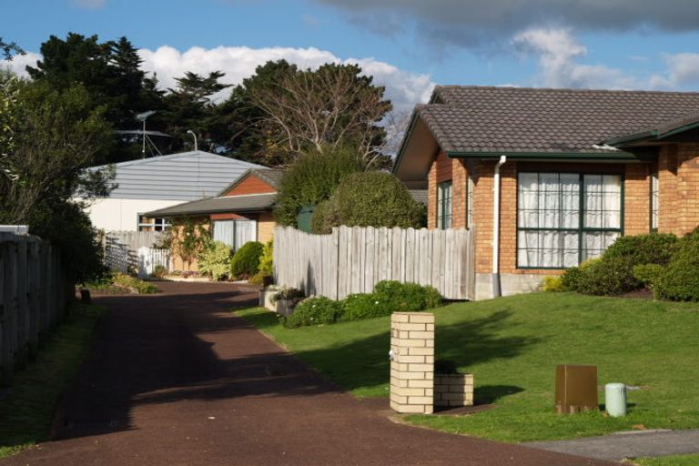 Photo of property in 70 Bob Charles Drive, Golflands, Auckland, 2013