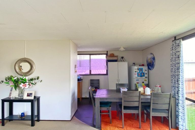 Photo of property in 1/3 Lynwood Road, New Lynn, Auckland, 0600