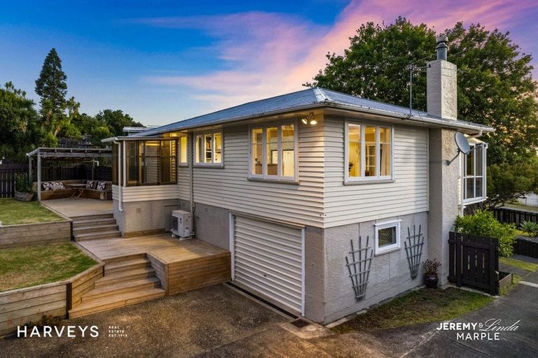 Photo of property in 120 Vodanovich Road, Te Atatu South, Auckland, 0610