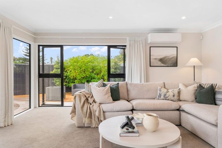 Photo of property in 10 Springfield Street, Forrest Hill, Auckland, 0620