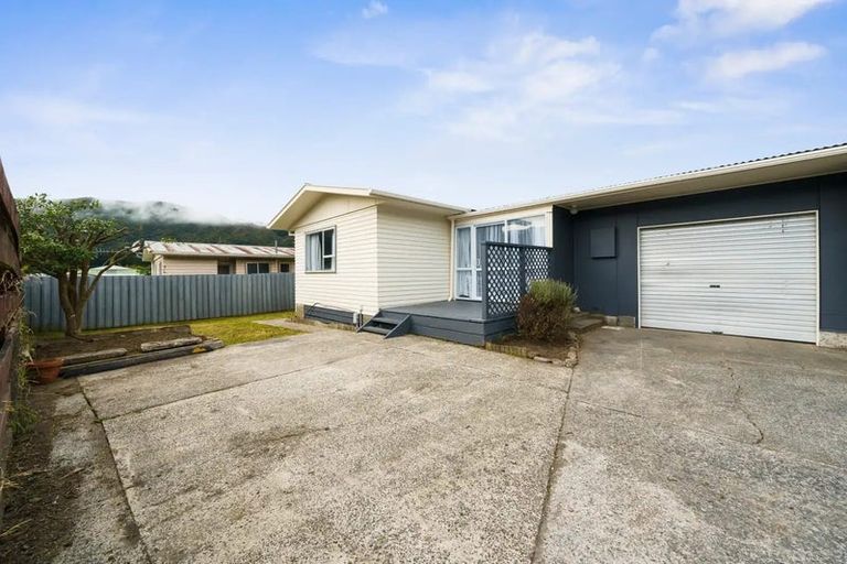 Photo of property in 7a Stockdale Street, Wainuiomata, Lower Hutt, 5014
