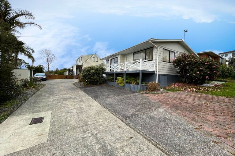 Photo of property in 2 Chablis Place, Henderson, Auckland, 0612