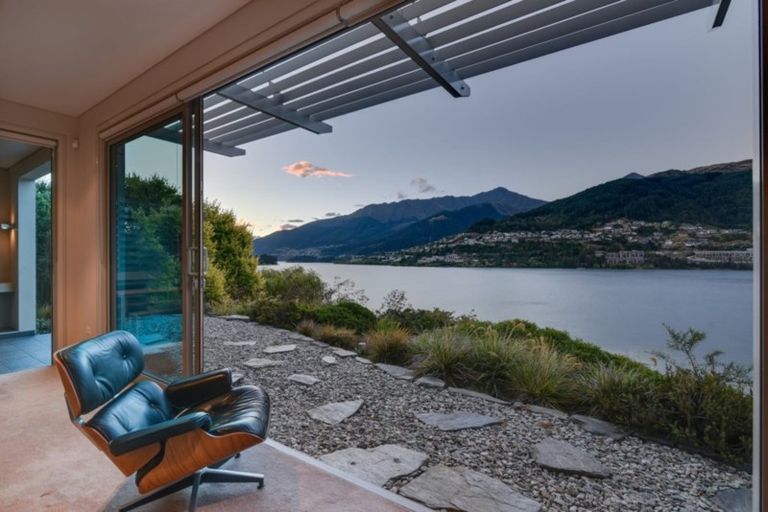 Photo of property in 11 Mincher Road, Kelvin Heights, Queenstown, 9300