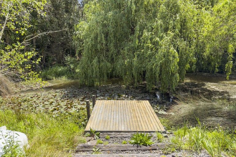 Photo of property in 7 Hobbs Road, Matakatia, Whangaparaoa, 0930