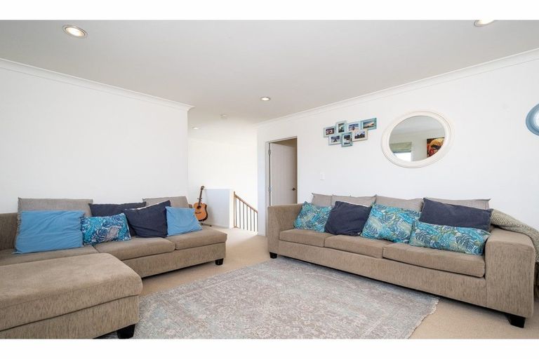 Photo of property in 3 Bangla Place, Massey, Auckland, 0614