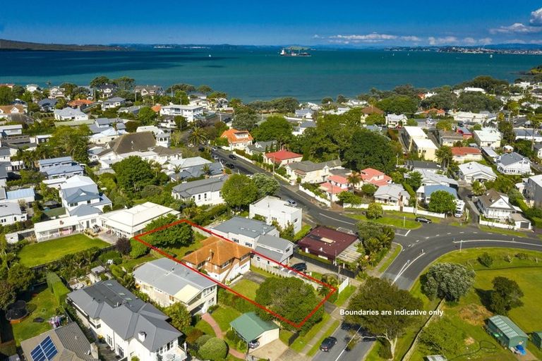 Photo of property in 12 Wairoa Road, Narrow Neck, Auckland, 0624