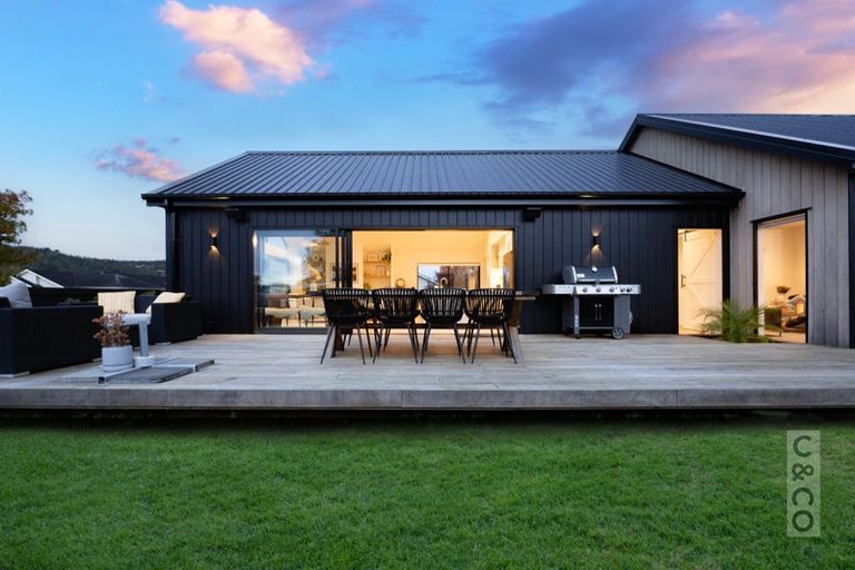 Photo of property in 7 Robert Might Road, Kumeu, 0810