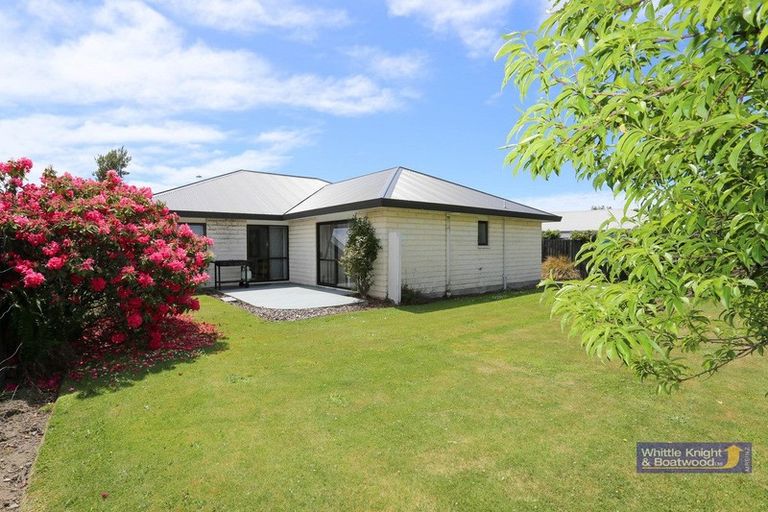Photo of property in 90 Regency Crescent, Redwood, Christchurch, 8051